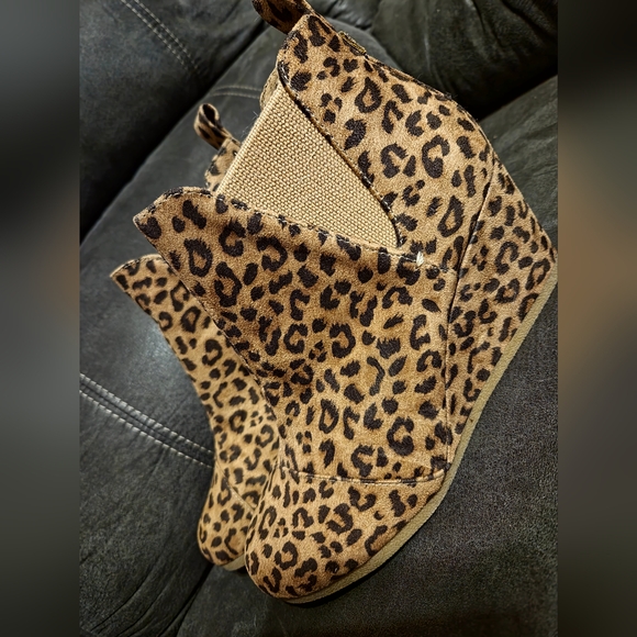 DUNES Suede Cheetah Print wedge booties sz8.5 - Picture 4 of 10